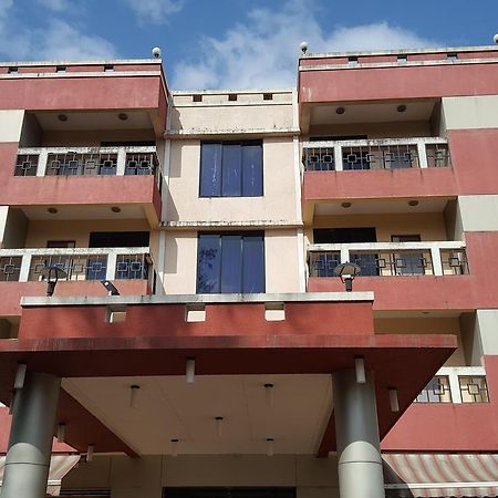 Le Royale Hotel Dadra Eksteriør billede